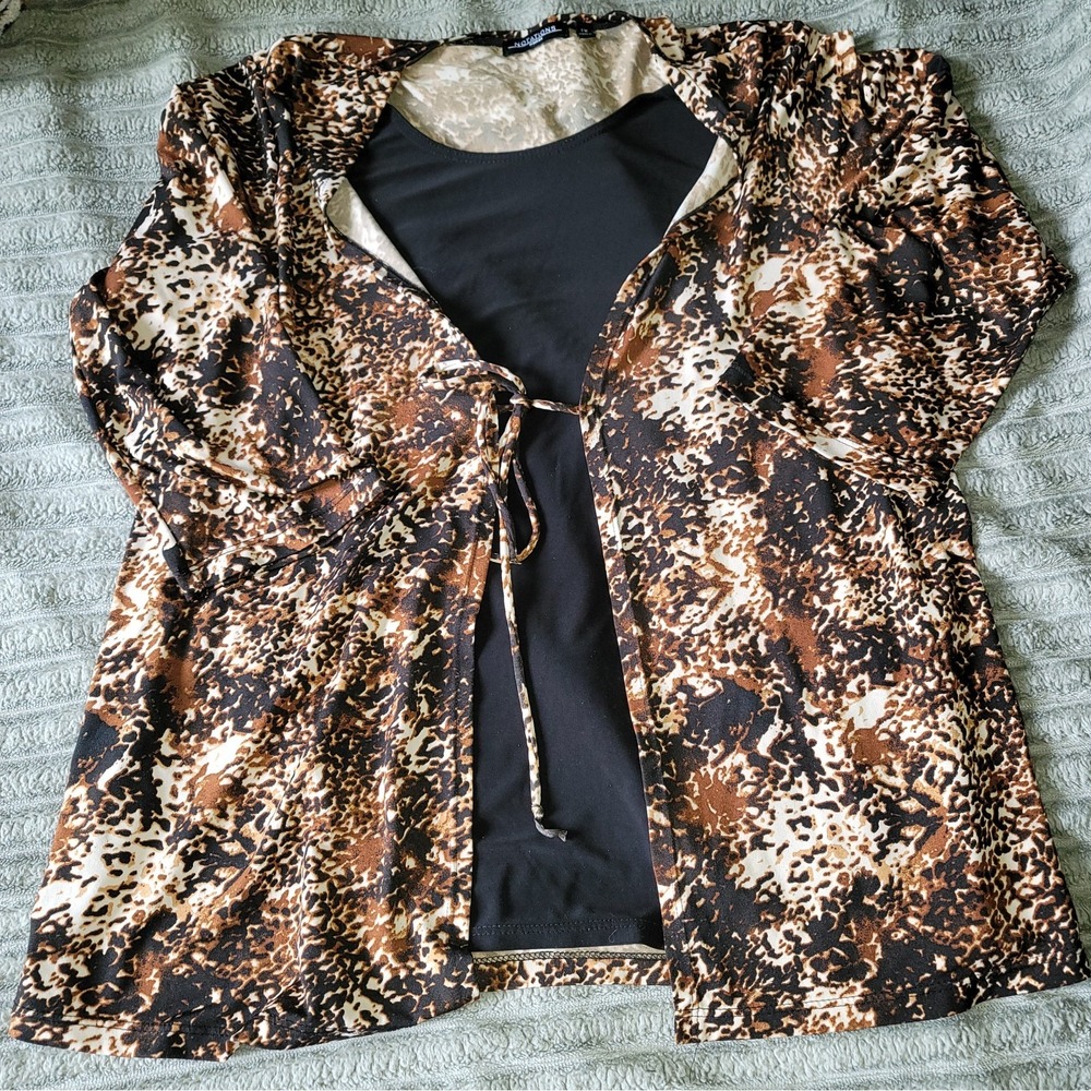 Notations Woman 1X animal print l/s blouse with tie and black attached tank